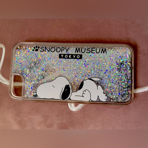 iPhone 6/6s/7/8 Snoopy Museum Tokyo Hardshell Liquid Glitter Phone Case - Picture 1 of 3